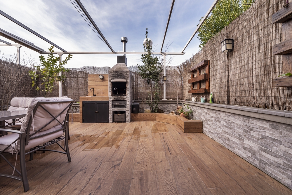 Terrasse en bois, en pierre ou en béton : quel revêtement choisir ?
